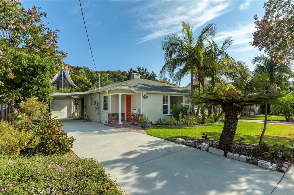 Property Photo:  2142 E Chevy Chase  CA 91206 