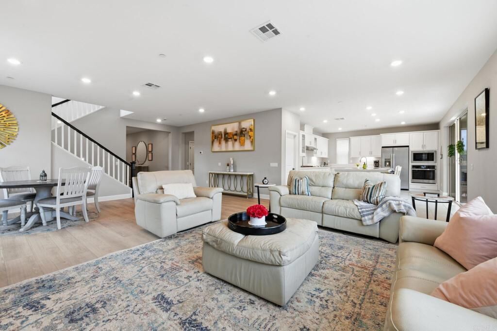 Property Photo: 921 Cayley Avenue CA 92069