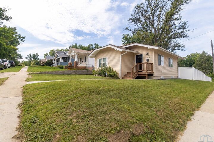 Property Photo: 2503 S Palmetto IA 51106