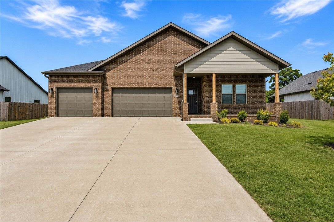 Property Photo:  2208 Riggins Avenue  AR 72751 