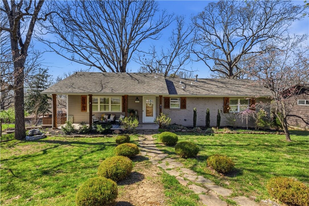 Property Photo:  1617 W Shadowridge Drive  AR 72701 