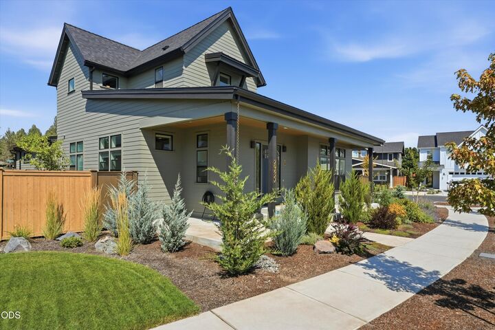 Property Photo:  20627 SE Boer Place SE  OR 97702 