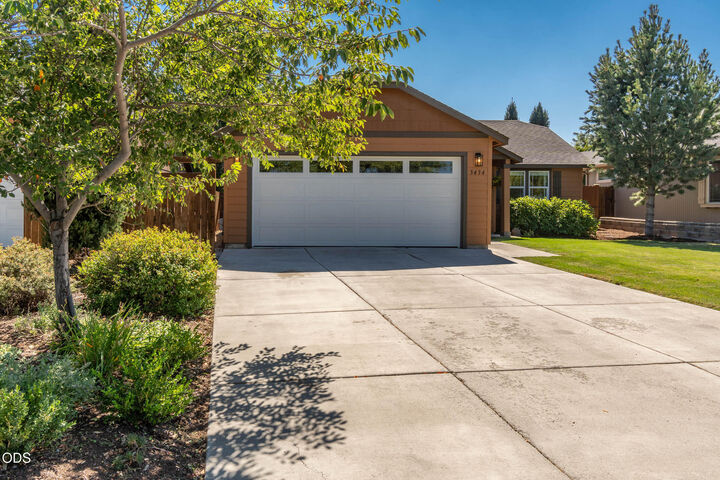 Property Photo: 3434 NW Dogwood Avenue OR 97756