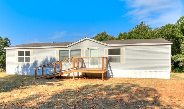 Property Photo:  