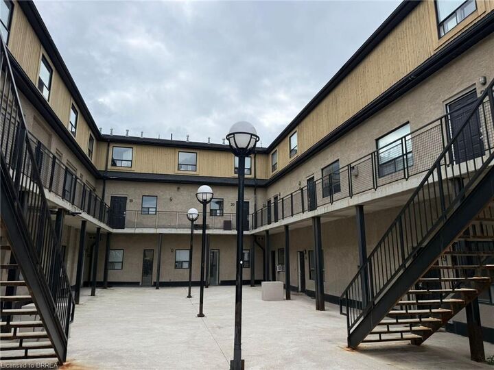 Property Photo:  12 Bridgeport Road E 18  ON N2J 2J3 