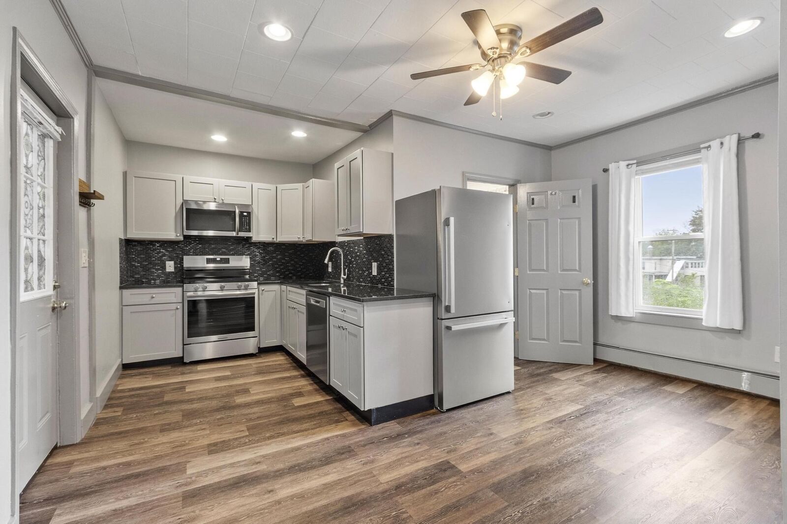 Property Photo: 21 Old Leominster Rd MA 01420