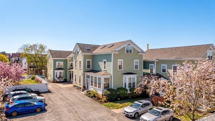 Property Photo: 121 E Cottage St U-4 MA 02125
