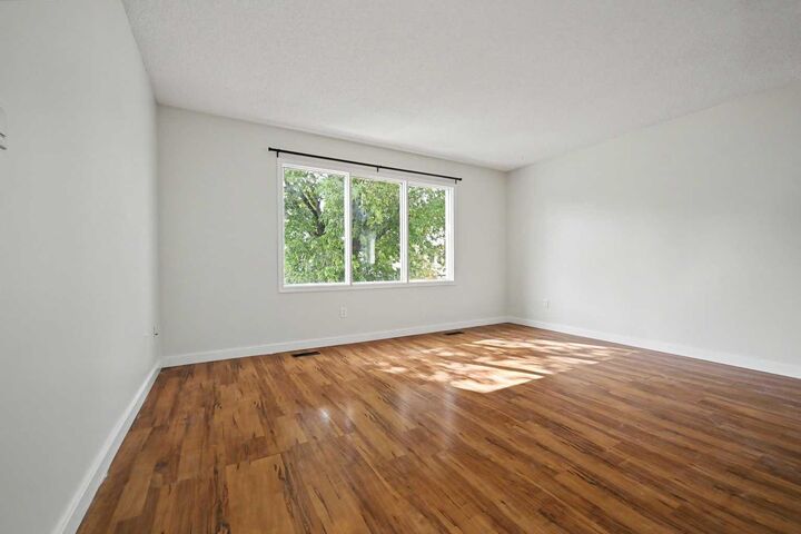 Property Photo:  9748 71 Avenue  AB T8V 6E3 