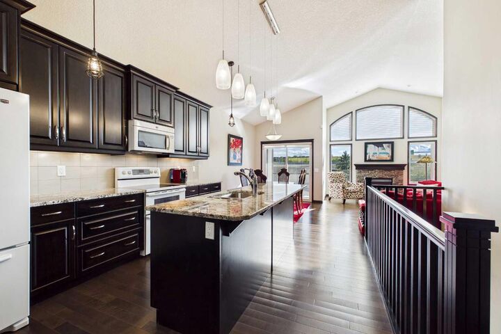 Property Photo:  211 Valley Pointe Place NW  AB T3B 6B2 
