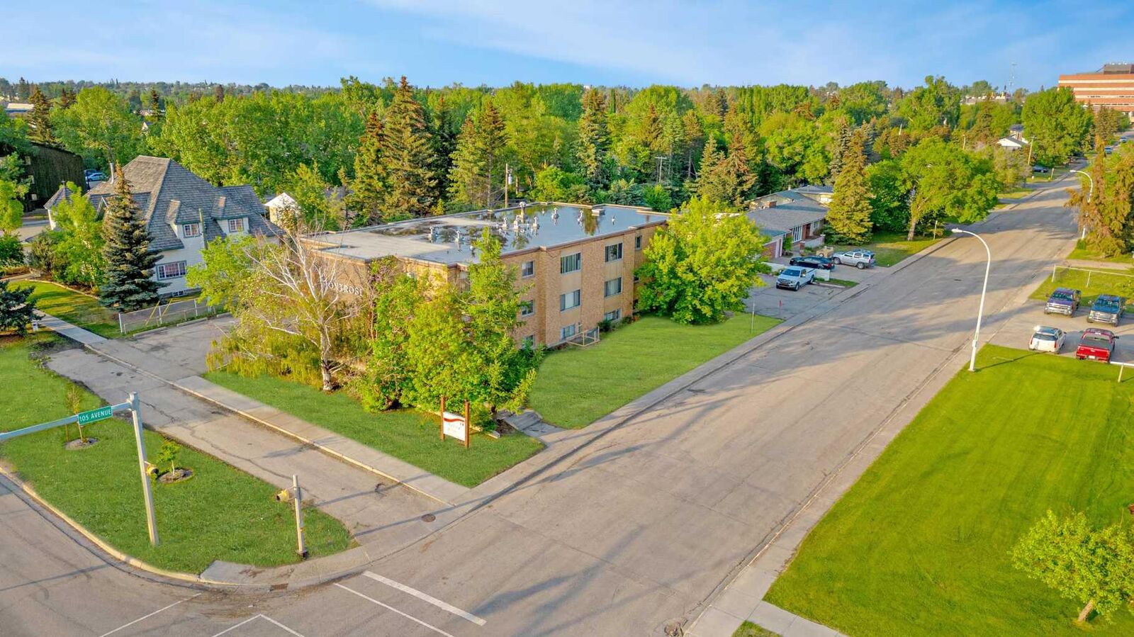 Property Photo:  9932 105 Avenue 108  AB T8V 1G9 