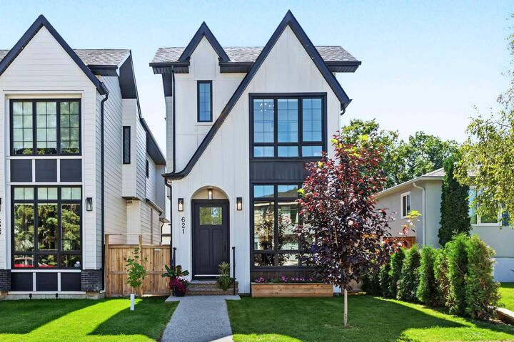 621 22 Avenue NE — photo 1