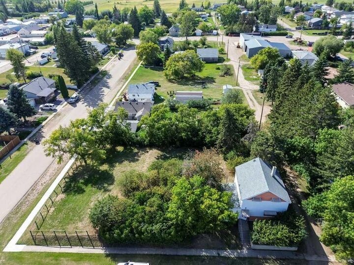 Property Photo:  410 King Street  AB T0M 0Y0 