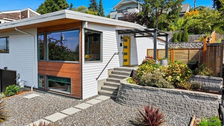 Property Photo: 2568 13th Avenue W WA 98119