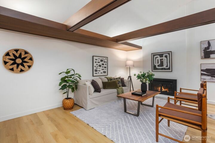 Property Photo:  1520  Sycamore Drive SE  WA 98027 