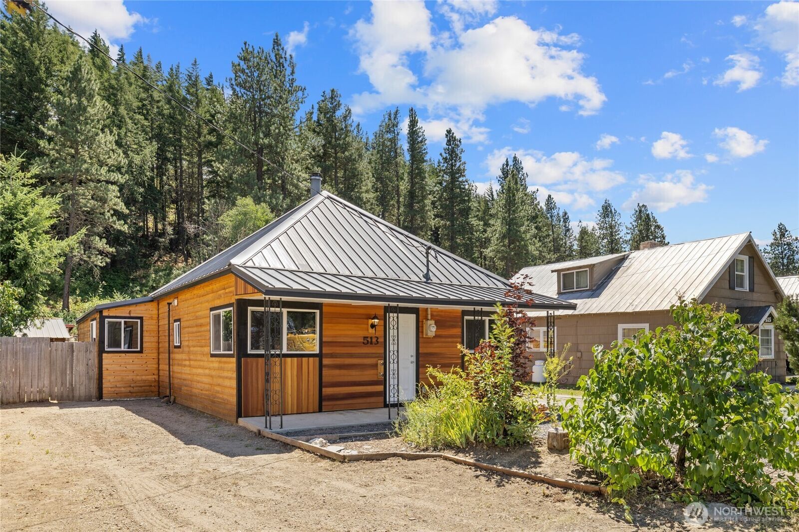 Property Photo:  513  Marie Avenue  WA 98943 