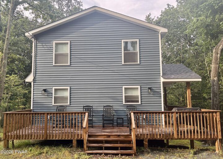 Property Photo:  1015 Ski Bluff Terrace  PA 18436 