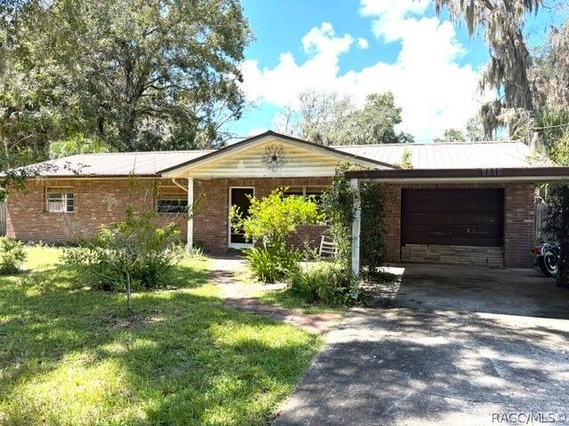 Property Photo: 2030 NW 15th Avenue FL 34428