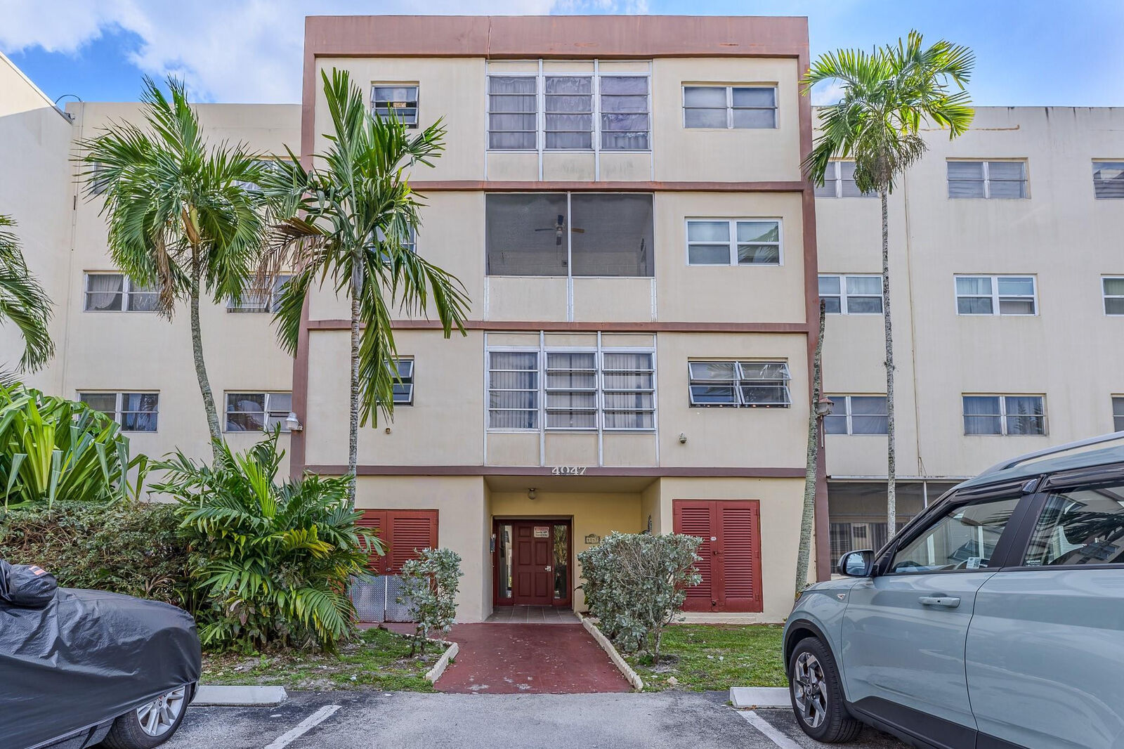 Property Photo: 4047 NW 16th Street 307 FL 33313