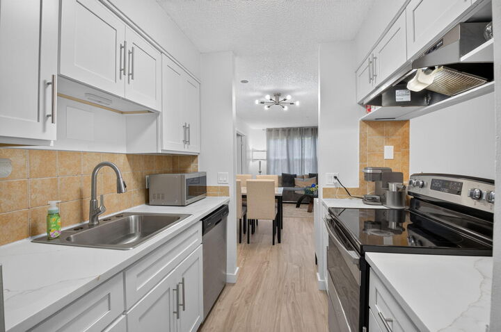 Property Photo:  2305 N Congress Avenue  FL 33426 
