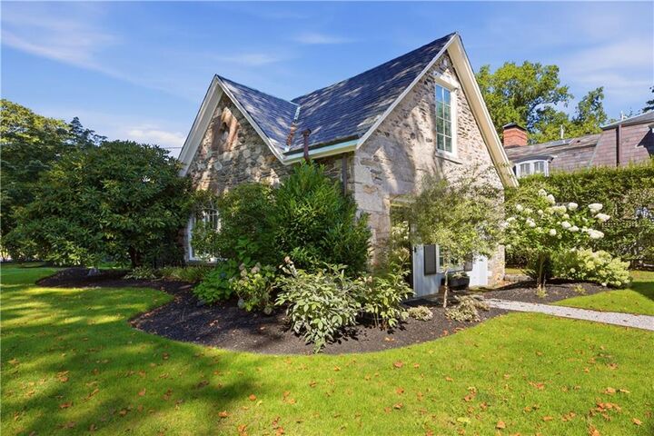 Property Photo: 453 Bellevue Avenue Ch RI 02840