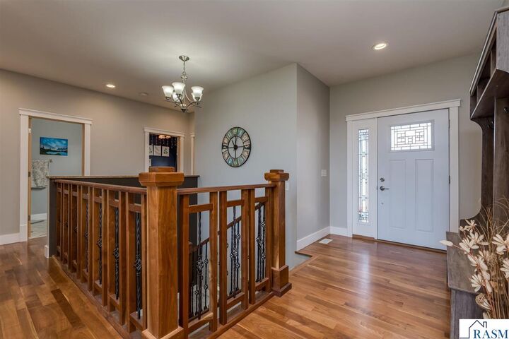 Property Photo:  705 Maple Lane  MN 56024 