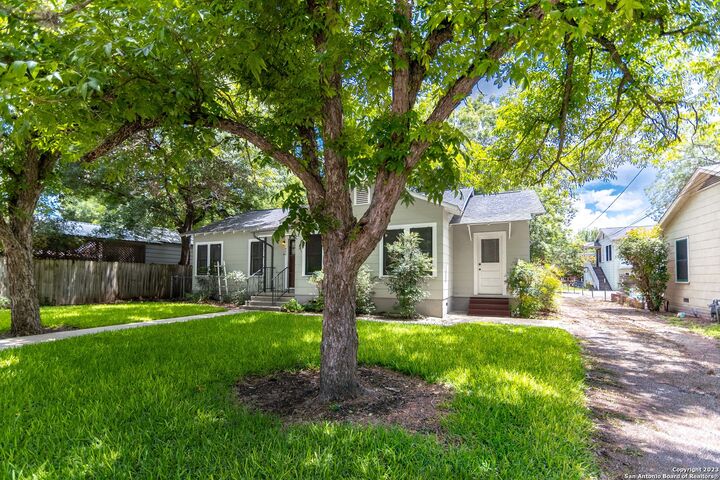 Property Photo:  465 S Guenther Ave  TX 78130 