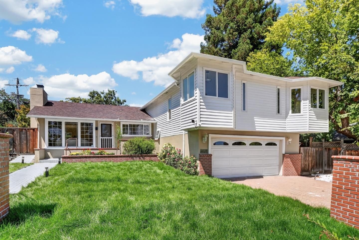 Property Photo: 3050 Hastings Avenue CA 94061