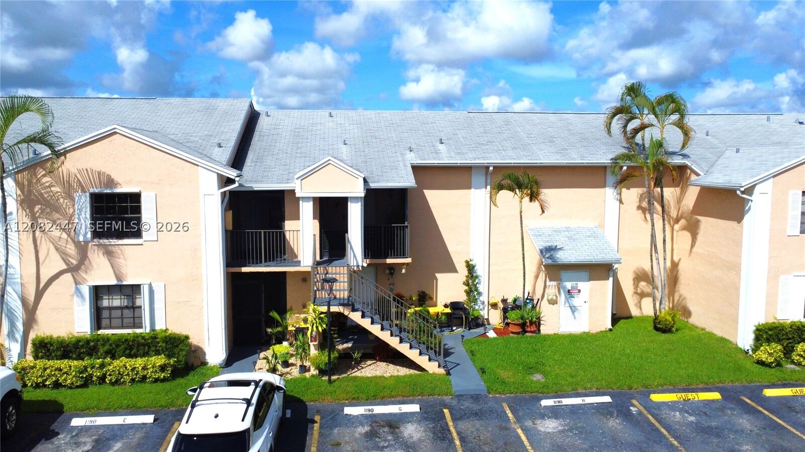 Property Photo:  1190 Washington Cir 1190E  FL 33034 