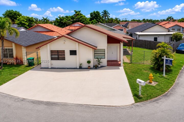 Property Photo:  764 SW 99th Ct Cir  FL 33174 