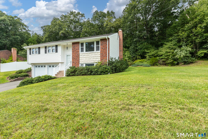 Property Photo:  8 Geraldine Drive  CT 06029 