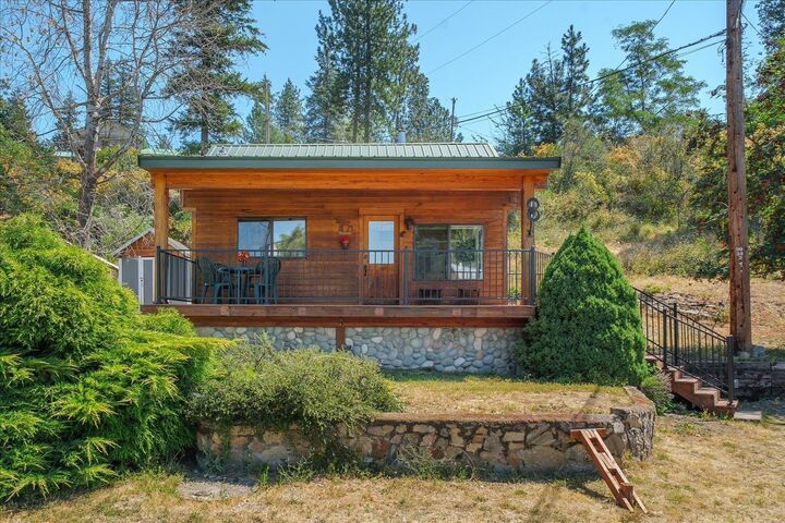 Property Photo:  12512 N East Newman Lake Dr  WA 99025 
