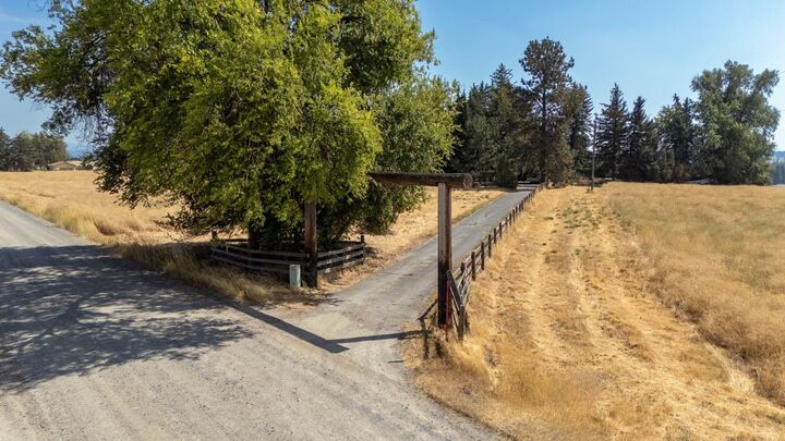 Property Photo:  2821 W Denison Rd  WA 99006 