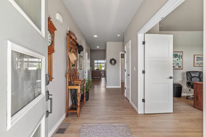 Property Photo:  2687 N Heton Ln  WA 99019 