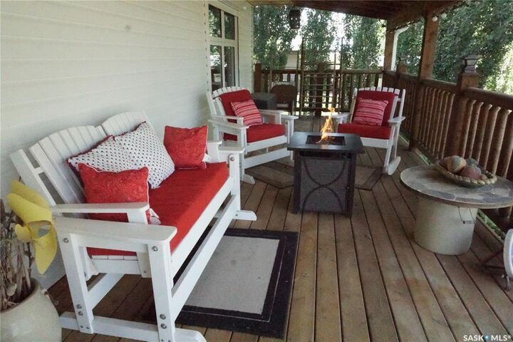 Property Photo:  406 2nd Avenue W  SK S0H 3P0 