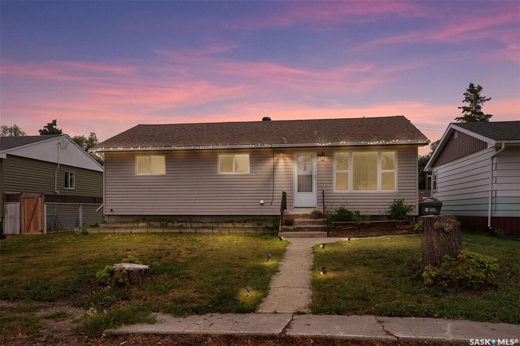 Property Photo:  25 Jarvis Street  SK S0G 4A0 