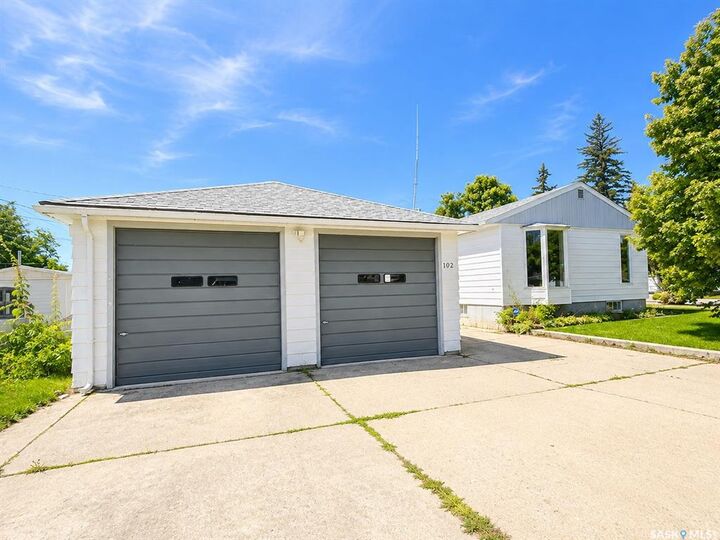 Property Photo:  102 6th Avenue W  SK S0L 0Y0 
