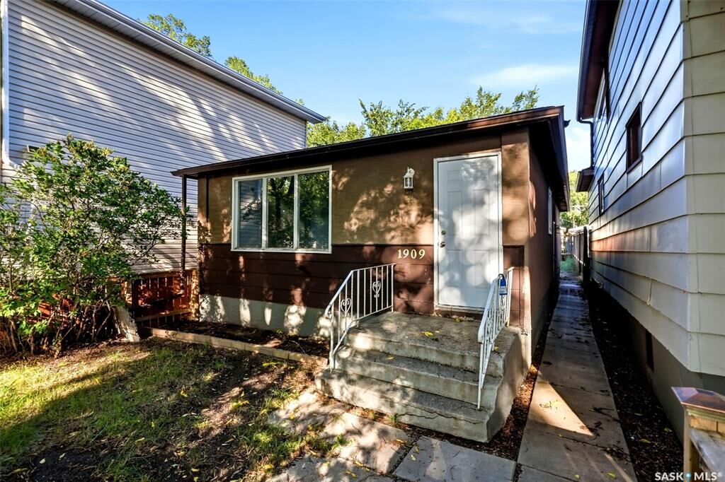 Property Photo:  1909 Montreal Street  SK S4P 1L4 