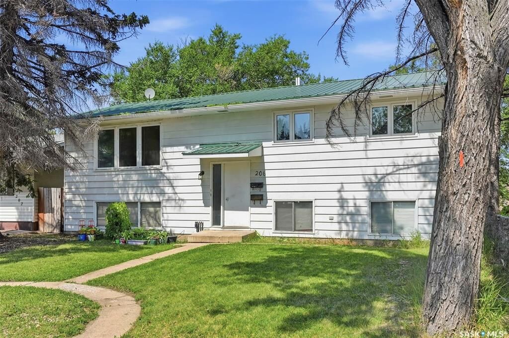 Property Photo:  206 Carleton Drive  SK S7H 4C1 
