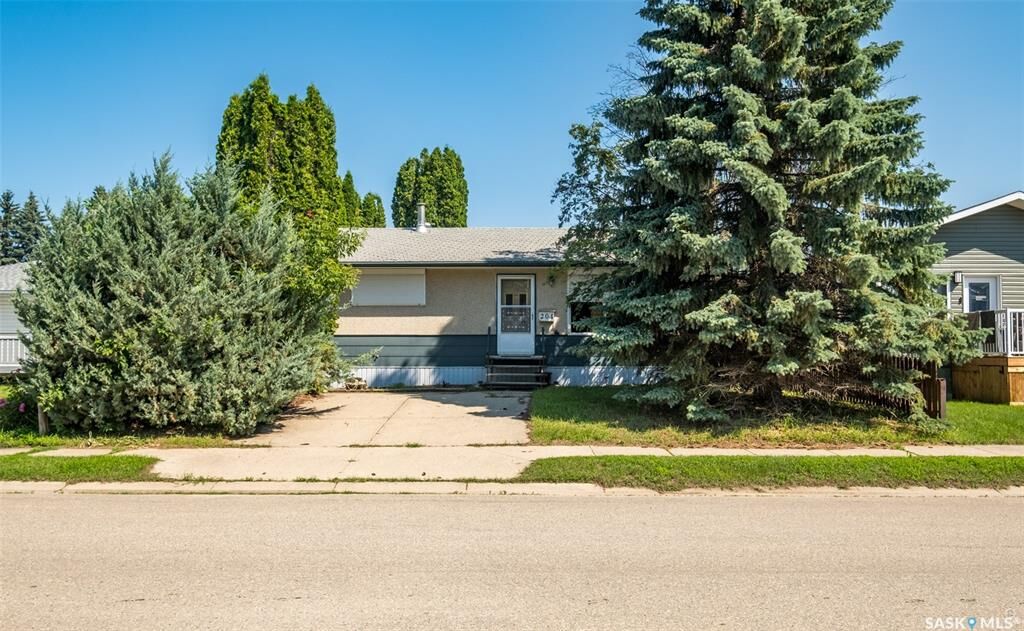Property Photo:  204 2nd Avenue E  SK S0J 2E0 