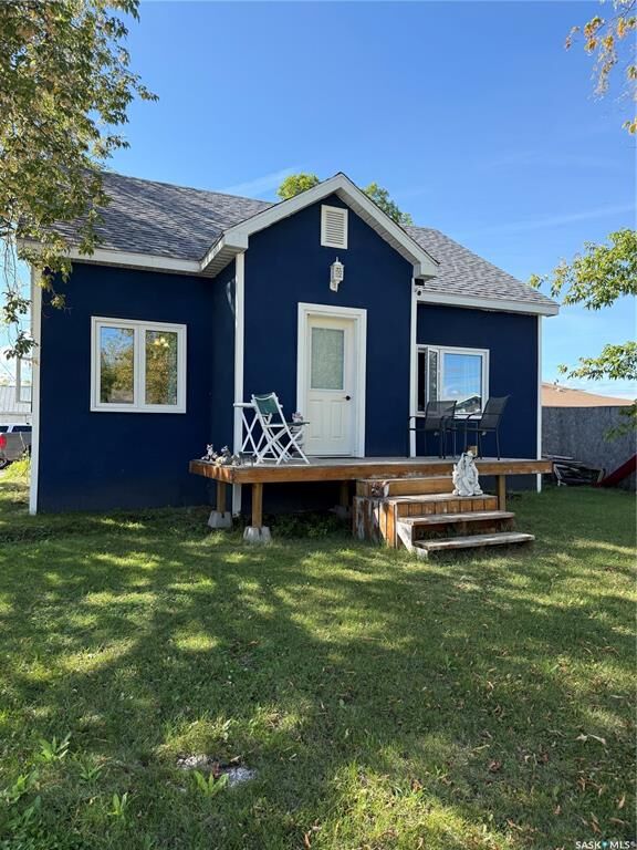Property Photo:  1102 1st Street NE  SK S0E 0L0 