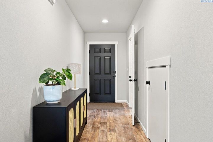 Property Photo: 3815 Atlanta Lane WA 99301-8591
