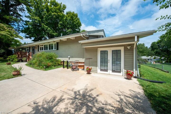 Property Photo:  703 Locust Place  NC 27265 