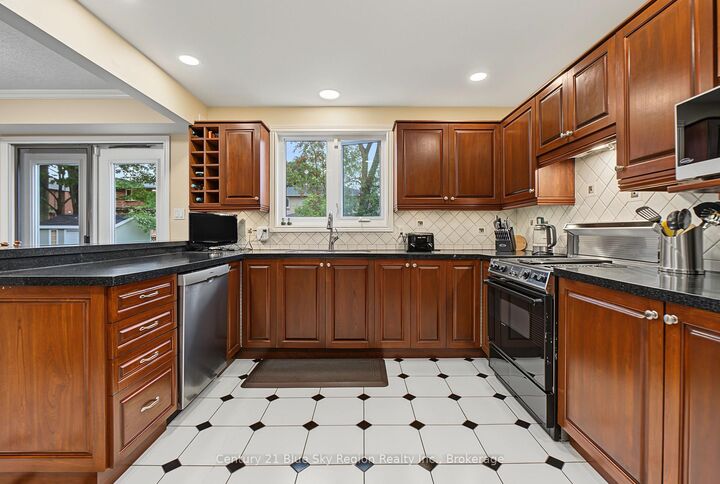Photo de la propriété: 15 Robinhood Court ON P1C 1L3