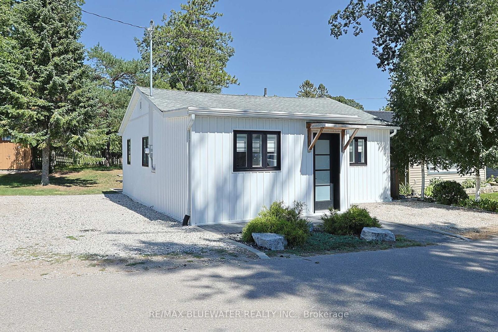 Property Photo:  27 Oak Street  ON N0M 1T0 