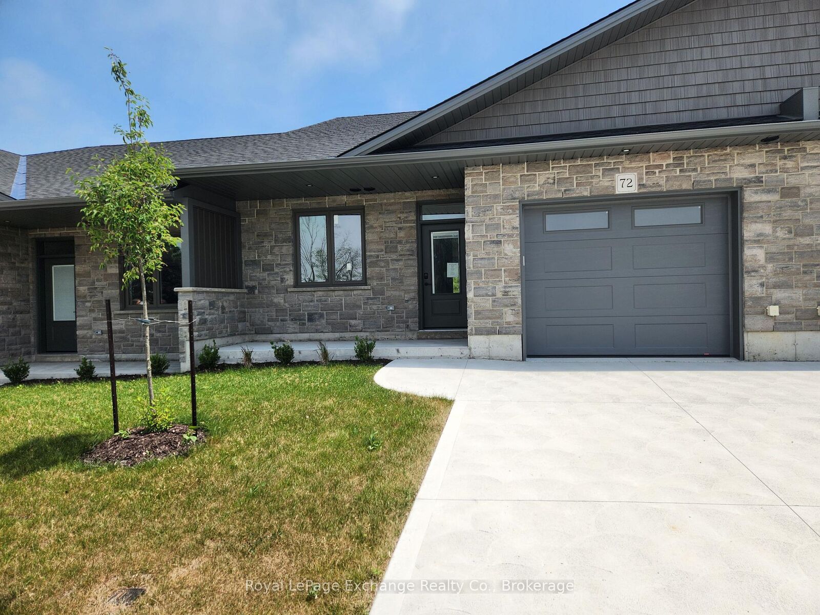 Property Photo:  12 Mercedes Crescent  ON N2Z 1G8 