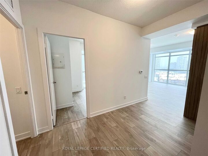 Property Photo:  251 Manitoba Street 1015  ON M8Y 4G9 