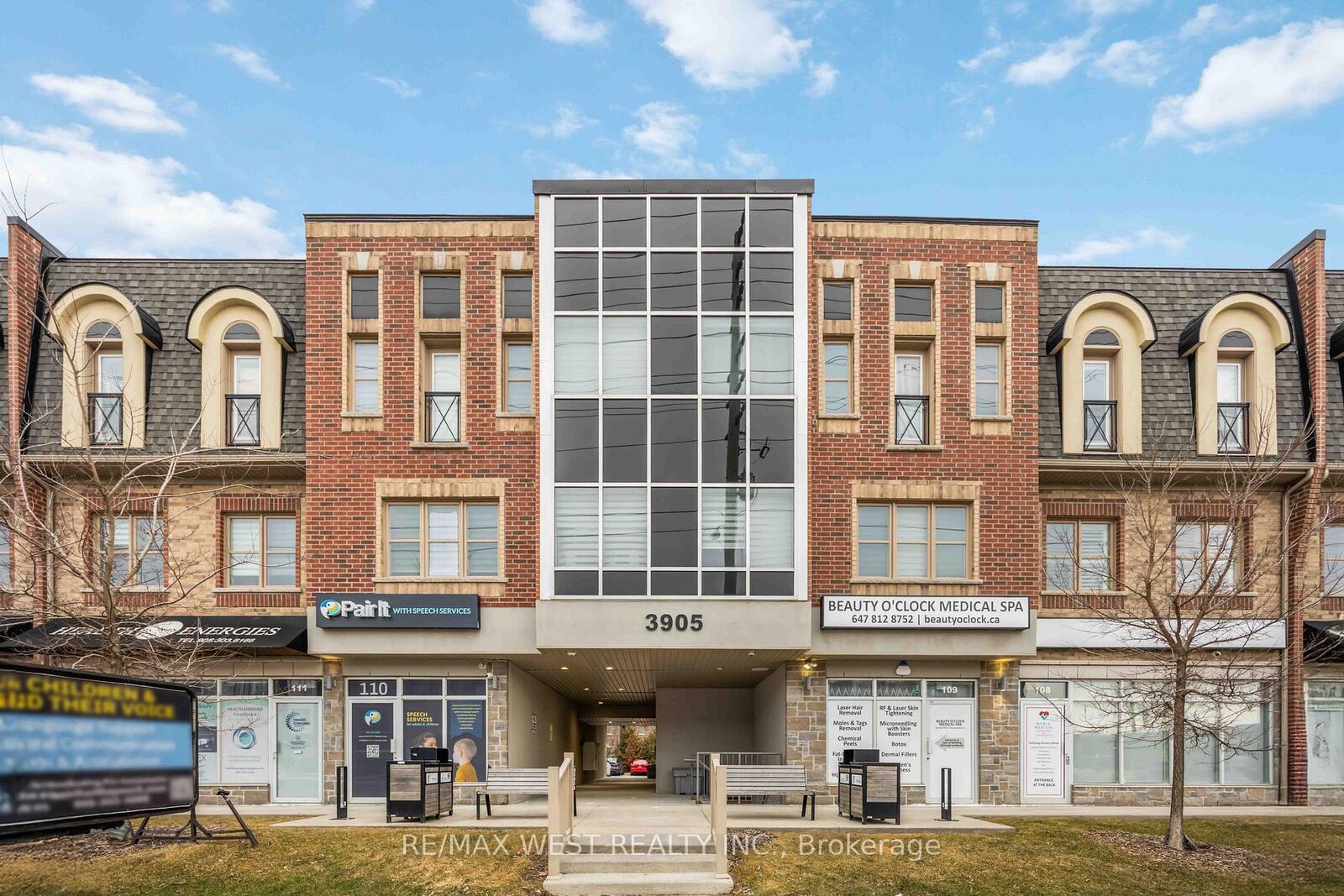 Property Photo:  3905 Major Mackenzie Drive 32  ON L4H 4J9 