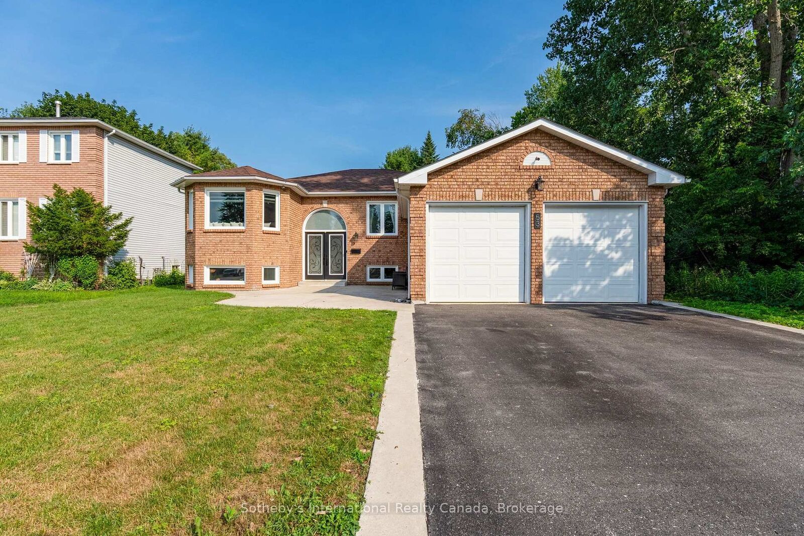 Property Photo:  53 Royal Beech Drive  ON L9Z 1H3 