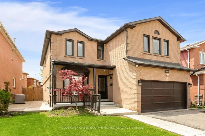 Property Photo:  5952 Grossbeak Drive Upper  ON L5N 6B3 