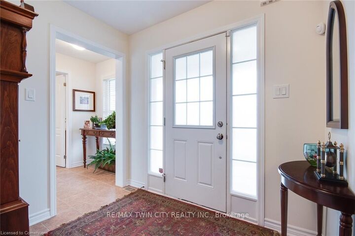 Property Photo:  18 Blue Oak Street  ON N2K 0K3 